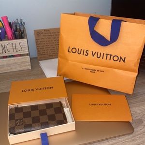 Louis Vuitton key pouch! In amazing condition!